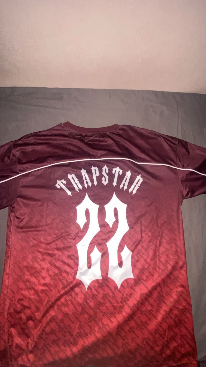 Trapstar jersey. Удобна тениска за лятото.