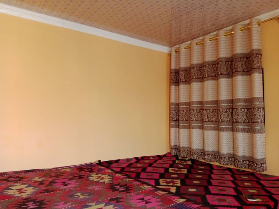 Уй сотилади 8 хонали ва 6 сотик