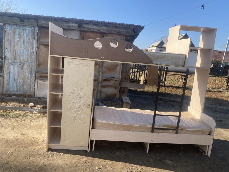 Кровать двухъярусная