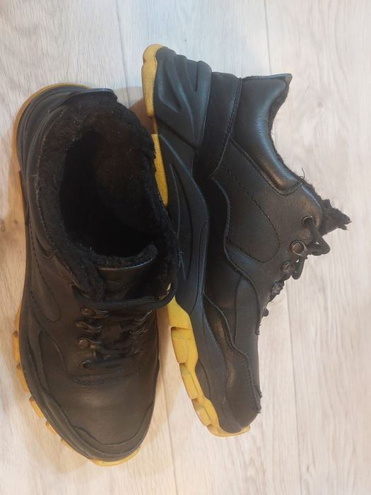 Продам зимние ботинки