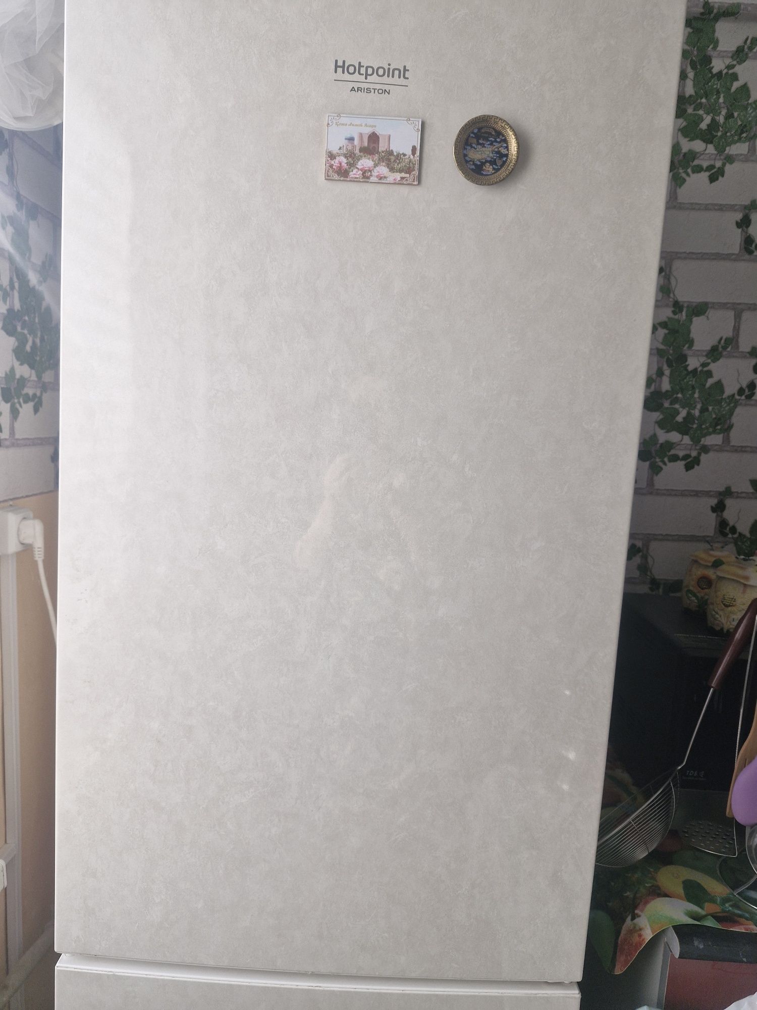 Холодильник Hotpoint, печь Bosh сенсарная, стипальная машина Samsung 7