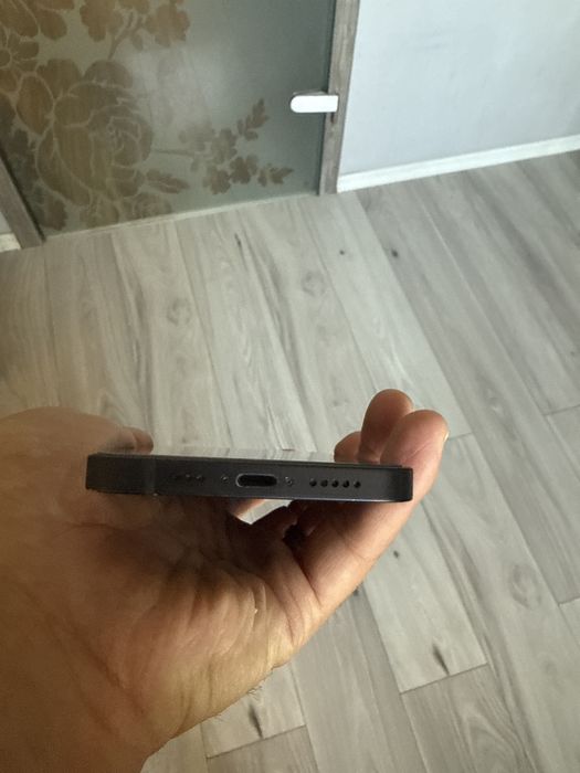 Vand Iphone 12 negru , 83 baterie