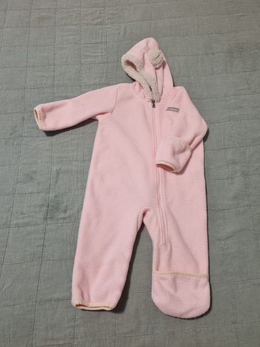 Combinezon bej H&M si combinezon roz Columbia