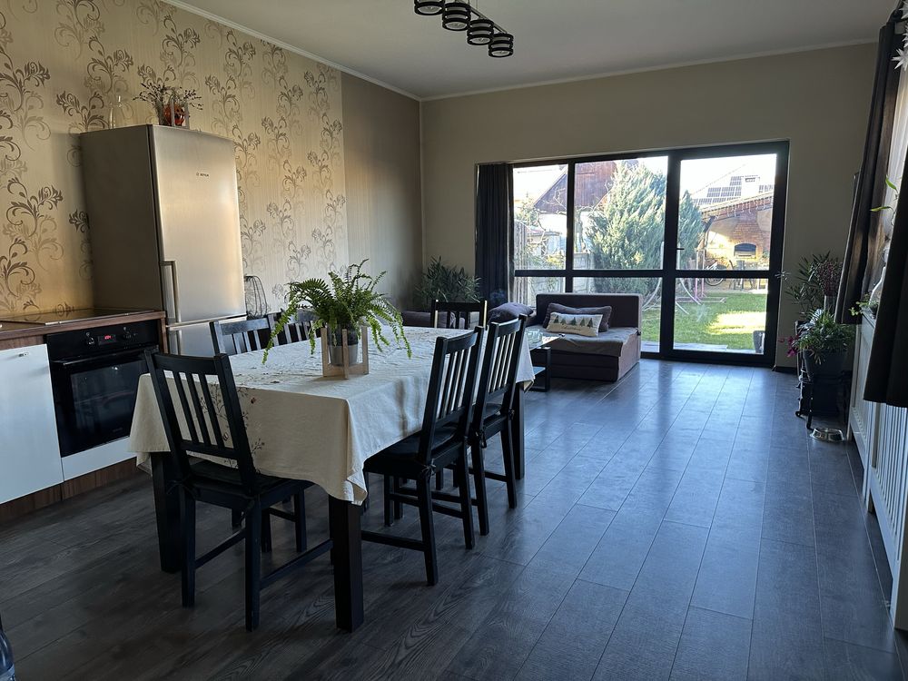 Casă spațioasă, 180 mp utili, 5 camere, filigorie, pivnită
