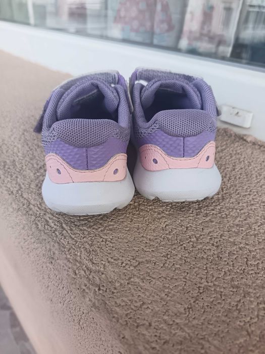 Детски лилави маратонки