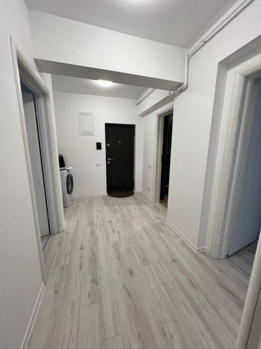 Închiriez apartament cu 2 camere