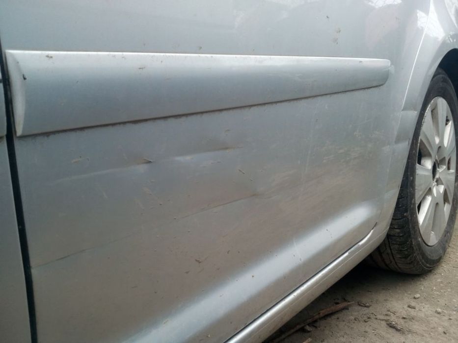 Usa / Portiera Stanga Spate VW Touran 2003 - 2007 Cod Culoare: LA7W