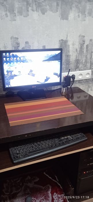 компьютер и стол