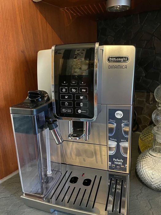 Саекоекселент ЕООД продава кафе машина DeLonghi Dinamica 352.55