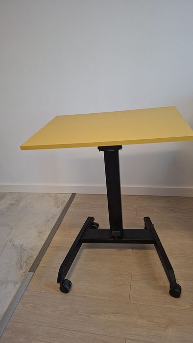 Продавам маса. RFG за презентации ,разтегателна маса