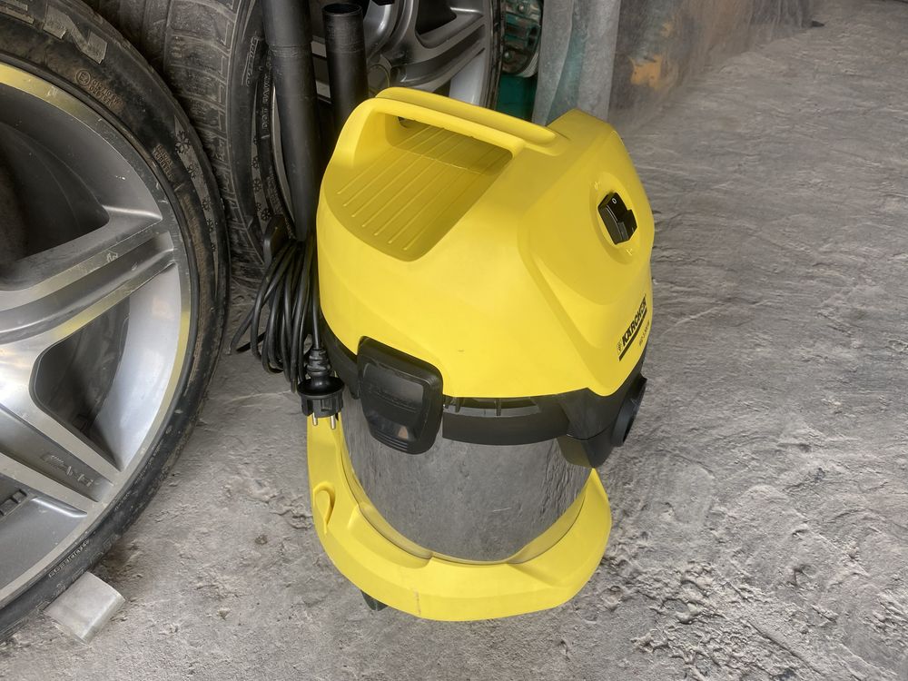 * Karcher WD 3.300M мощный строительный пылесос с металлическим баком