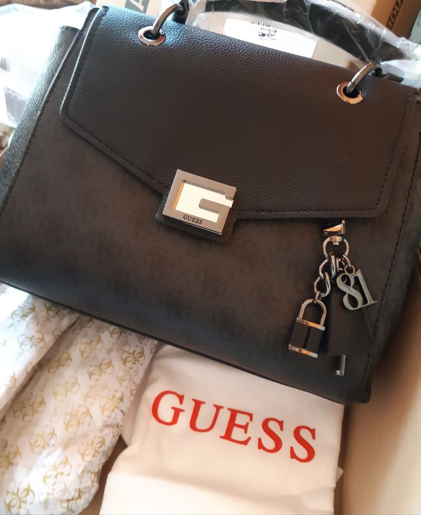 Дамска чанта GUESS