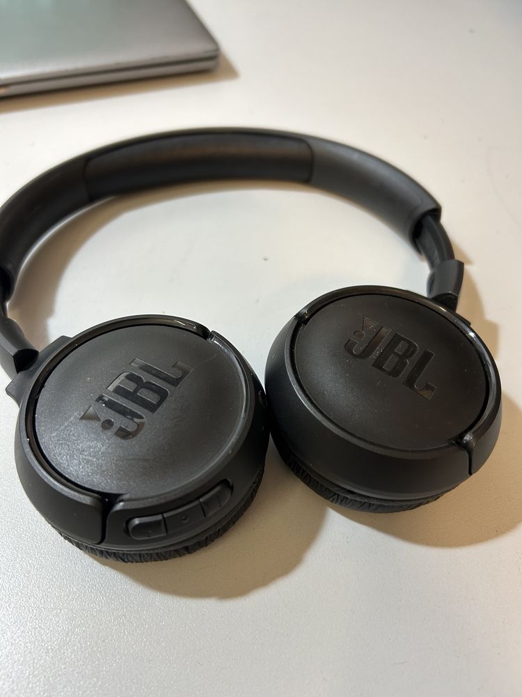 Casti sala Bluetooth JBL TUNE 500bt ca noi