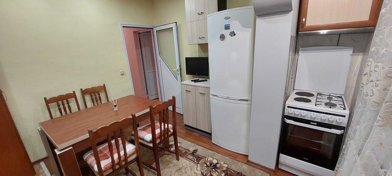 Дава се под наем Тристаен апартамент в Севлиево - 80 кв.м за 280.5 € - Снимка #1