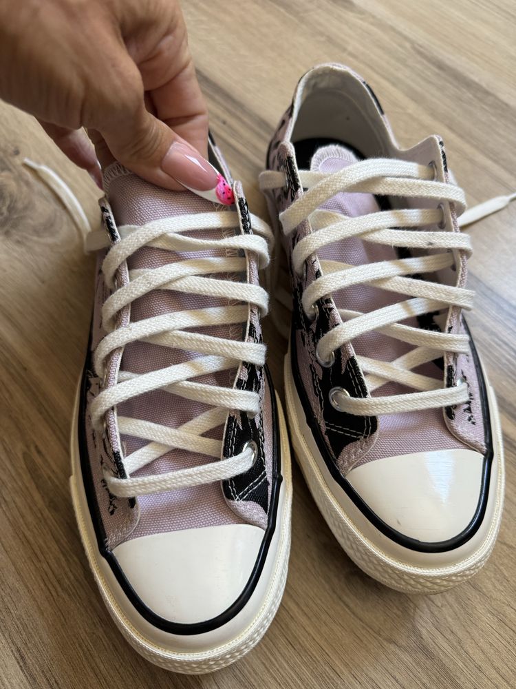 Оригинални шикозни цветни кецове Converse ! 37,5 н