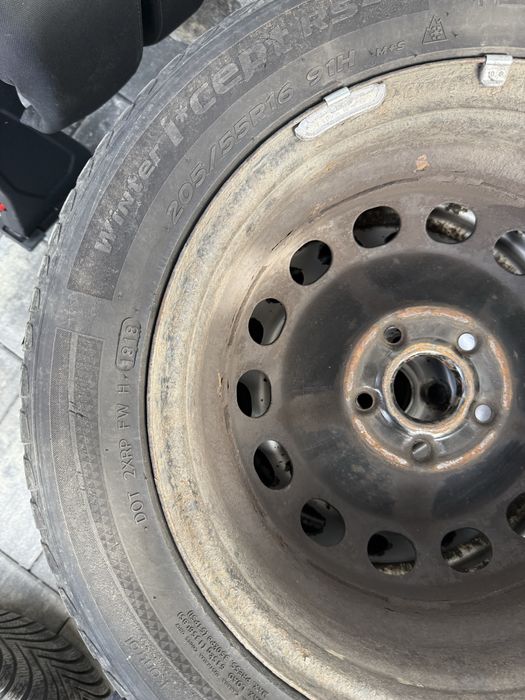 Set anvelope iarna 205/55/16 + jante tabla