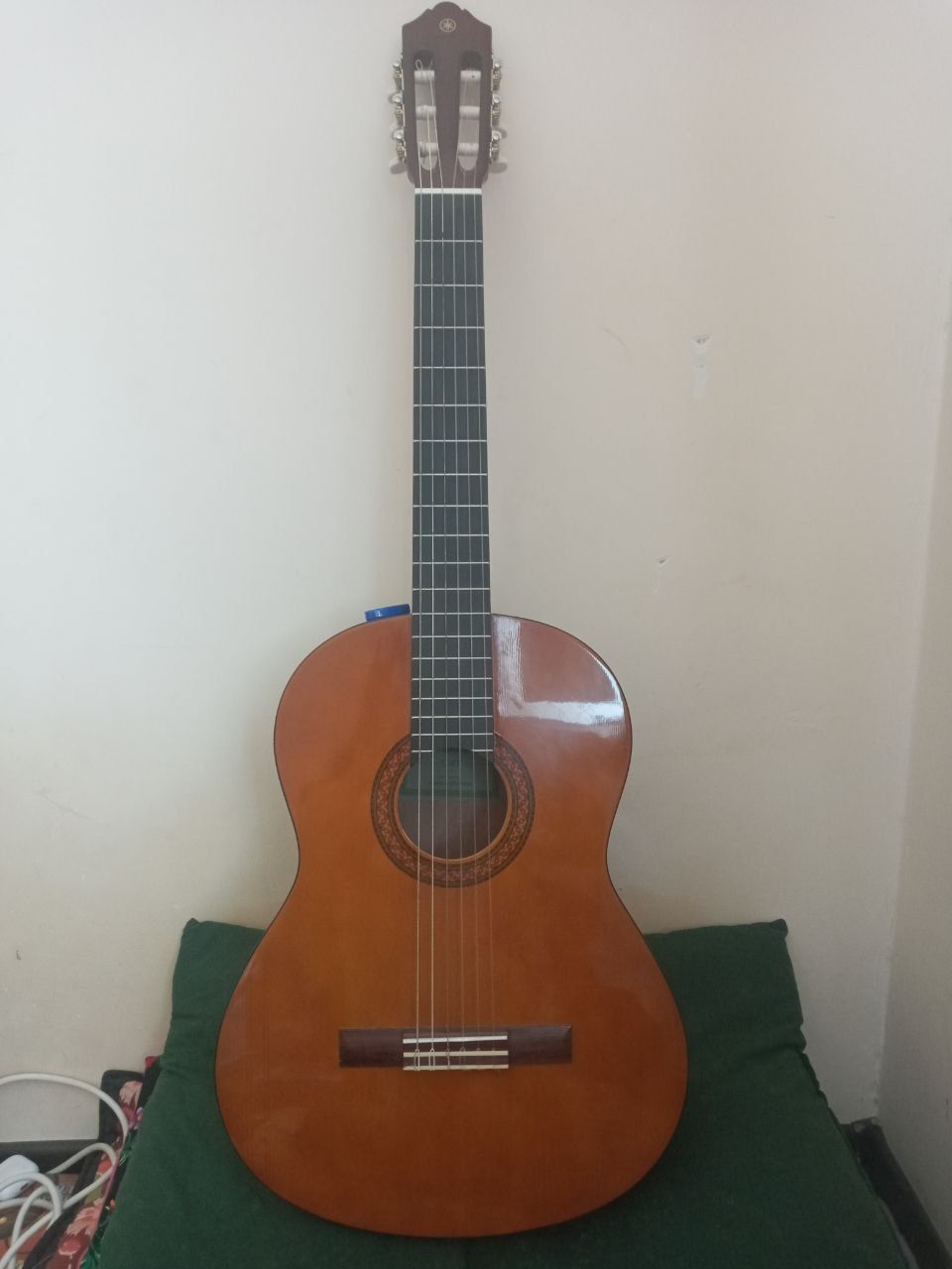 gitara deyarli yangi