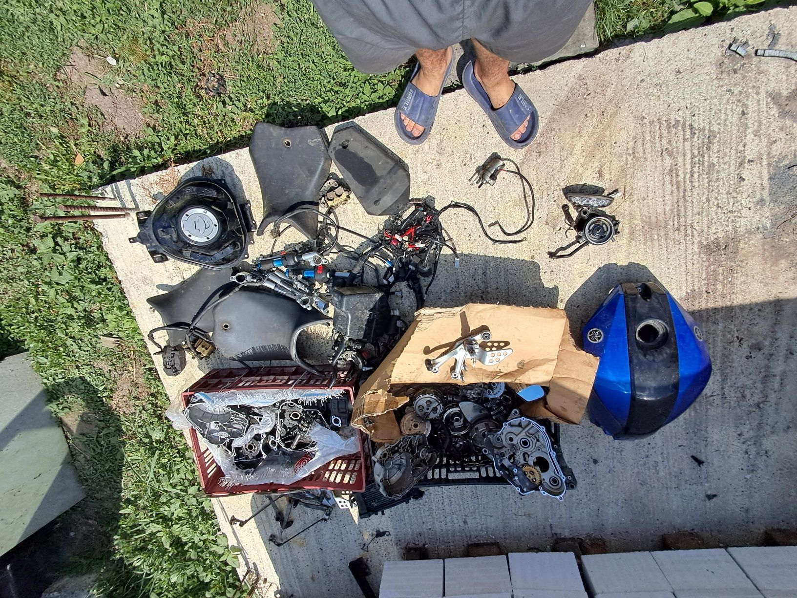 Vând piese yamaha yzf