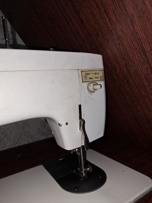 Продам швейную машину