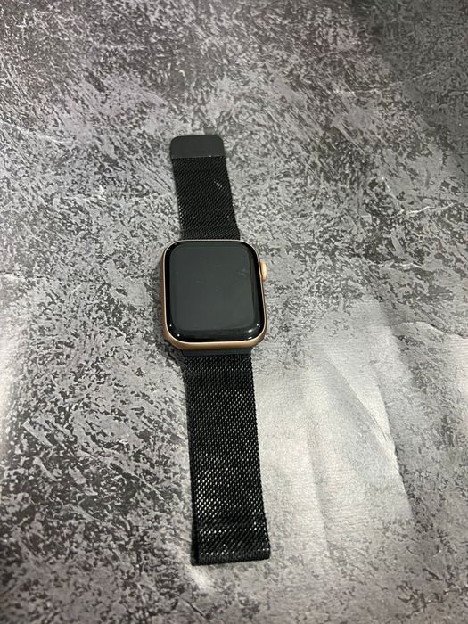 Apple watch SE 44mm (7мкр 12дом) номер лот 752692