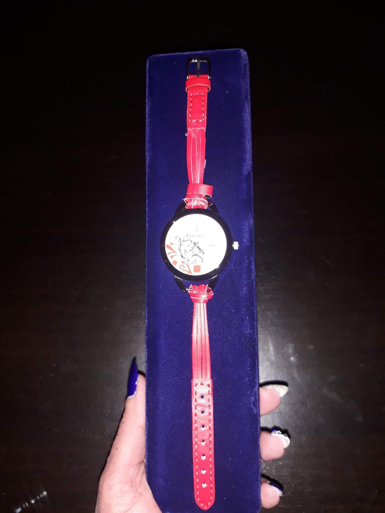 Нов дамски червен часовник Gino Rossi
