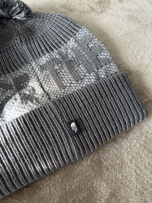 The North Face Retro caciula cu ciucure unisex gri cu alb marimeOS nou