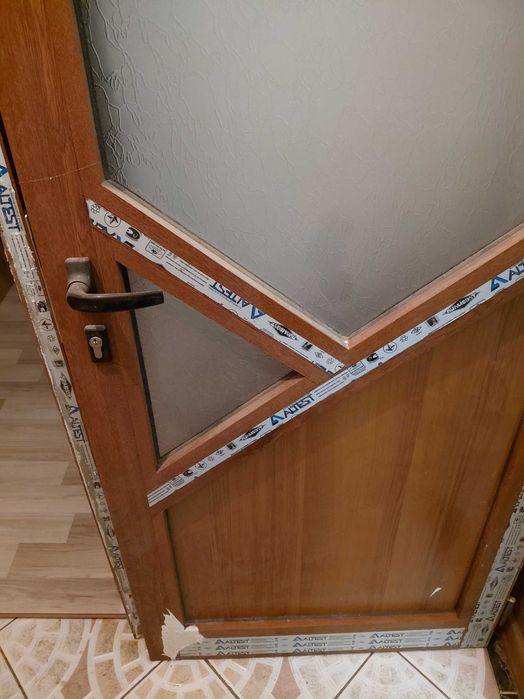 Продава ПВЦ врати с касите