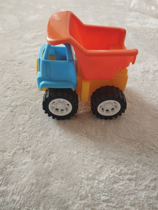 Детская машинка лева