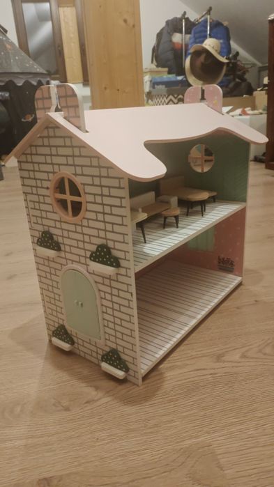 Casa de lemn jucărie