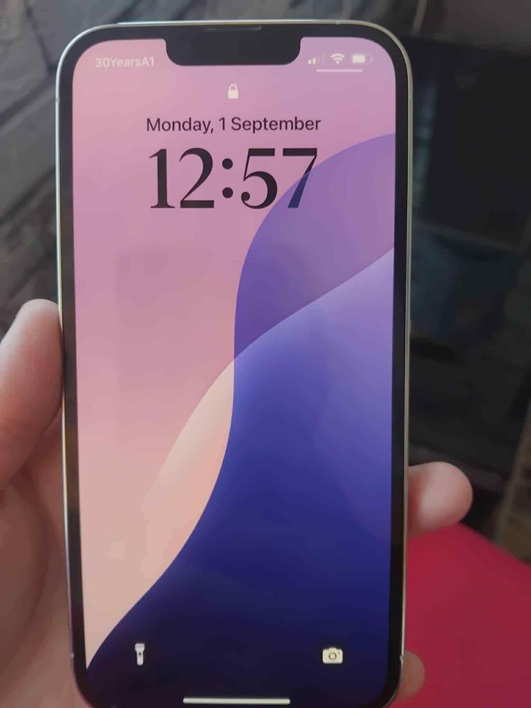 Продавам iphone13pro 128gb