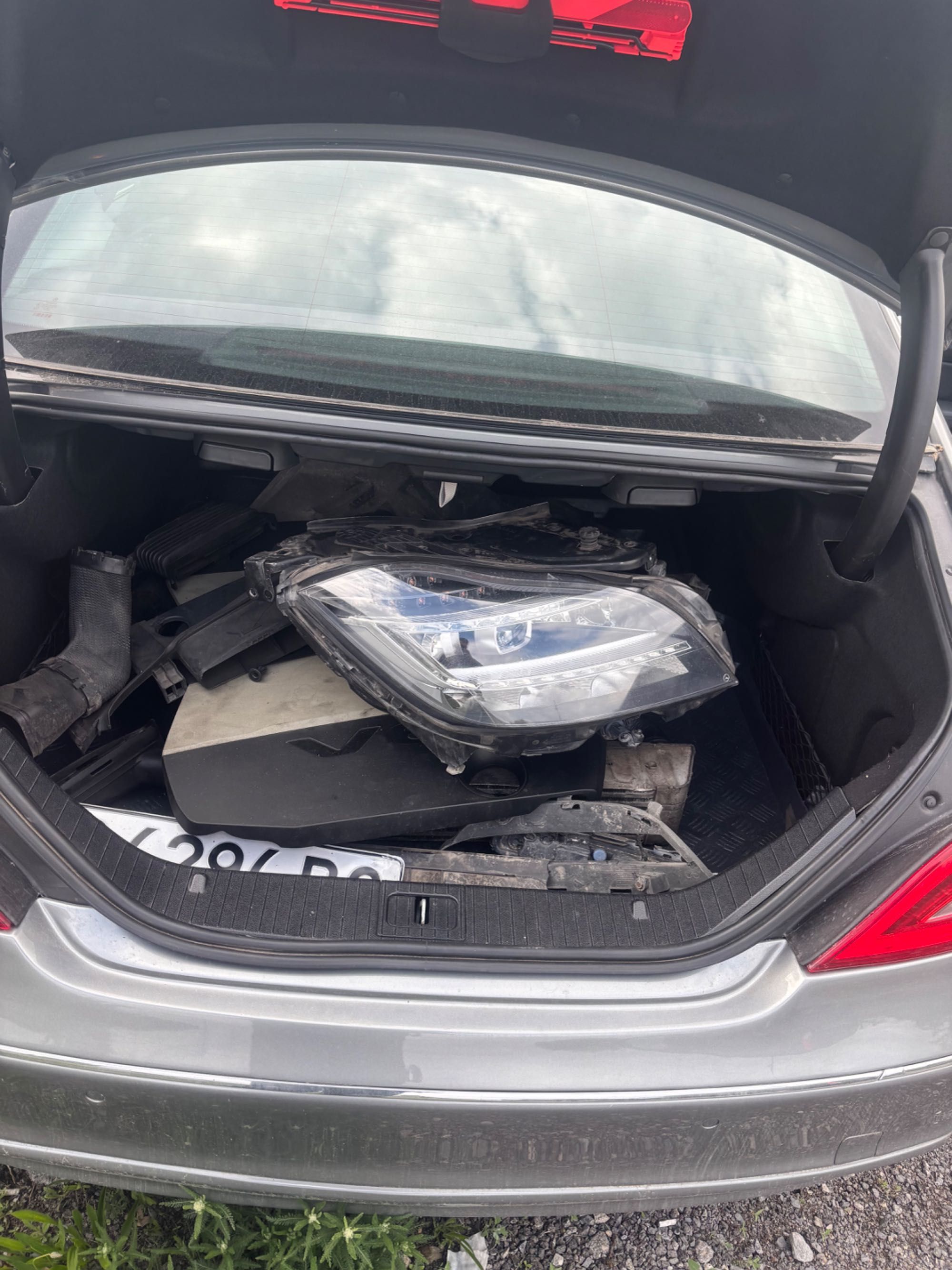 Продавам части за Мерцедес CLS 350 2012