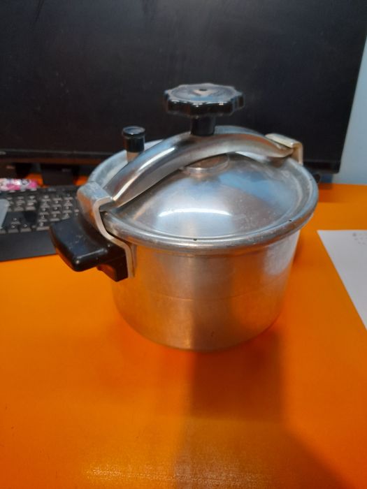 Руска тенджера под налягане