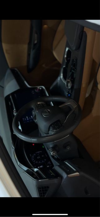 Lexus RZ 450e direkt 4 full