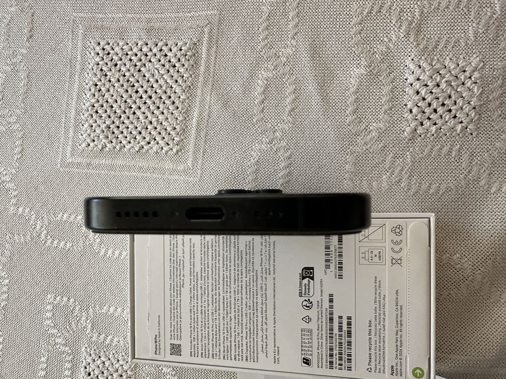 Apple Iphone 16 pro 128GB (цвят-графит) за подарък