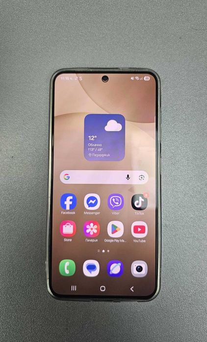 Продавам Samsung S24