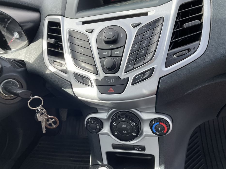 Ford Fiesta 1.6 TDCi 95 CP – 2011 – Euro 5 – Moondust Silver