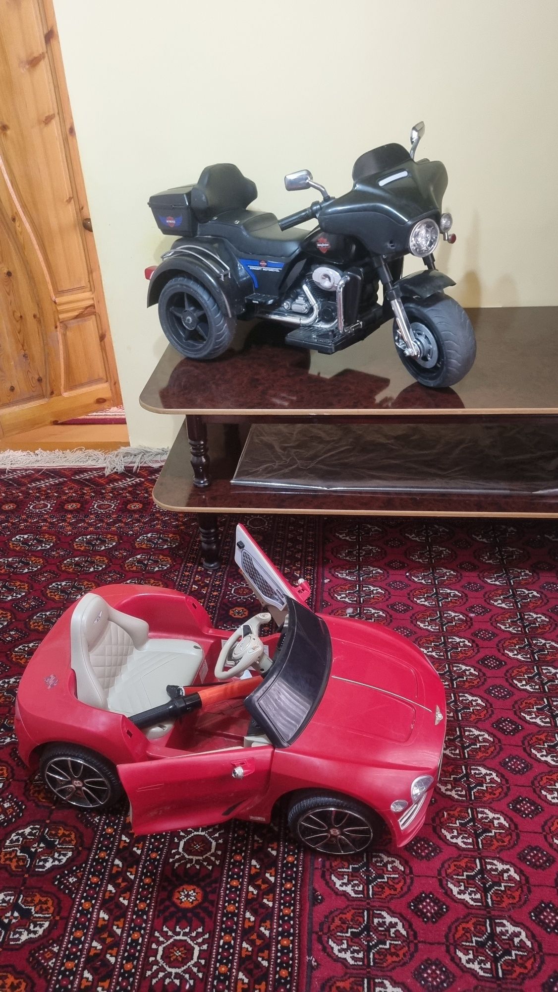 Bolalar uchun moshina va matatsikil sotiladi.