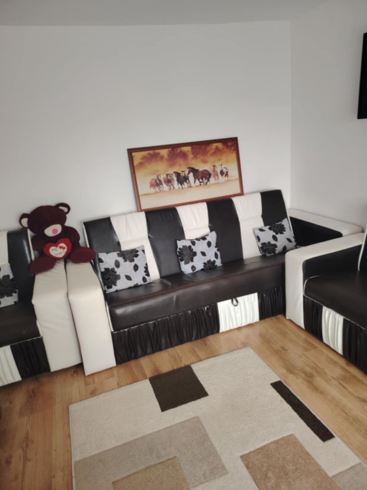 Vand canapea + 2 fotoli in stare foarte buna