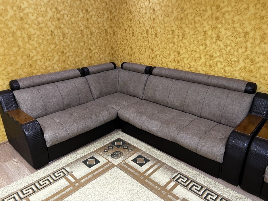 Диван угловой с креслом в нормальном состоянии