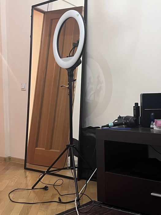 Кольцевая лампа напольная