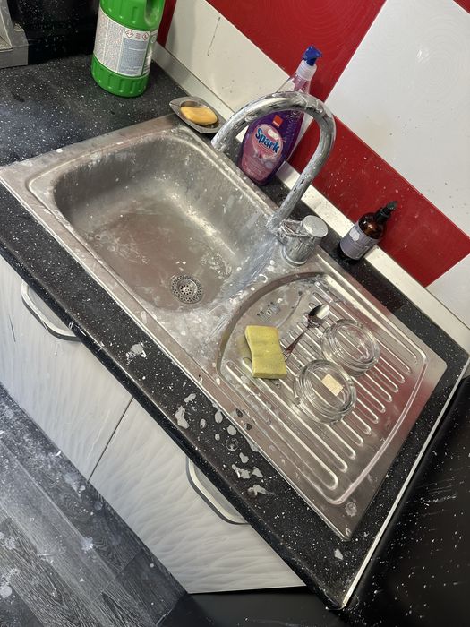 Ofer servicii de curatenie SMM PURE CLEAN