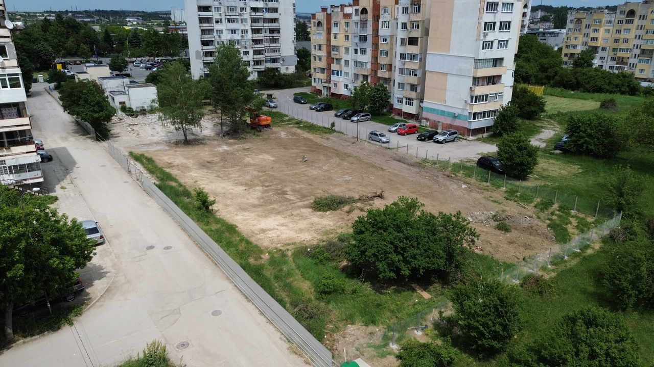Продава се Тристаен апартамент в Търговище, Запад 3 - 87 кв.м за 913 €/кв.м - Снимка #11