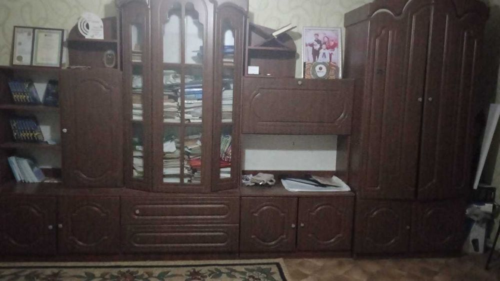 Красивый, коричневый, большой гарнитур - стенка для гостиной!
