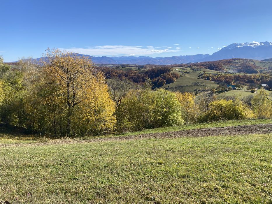 Vand teren intravilan cu priveliste deosebita