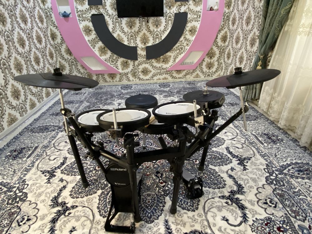 Roland TD 17 sotiladi Hammayogʻi ishlaydi holati ideal