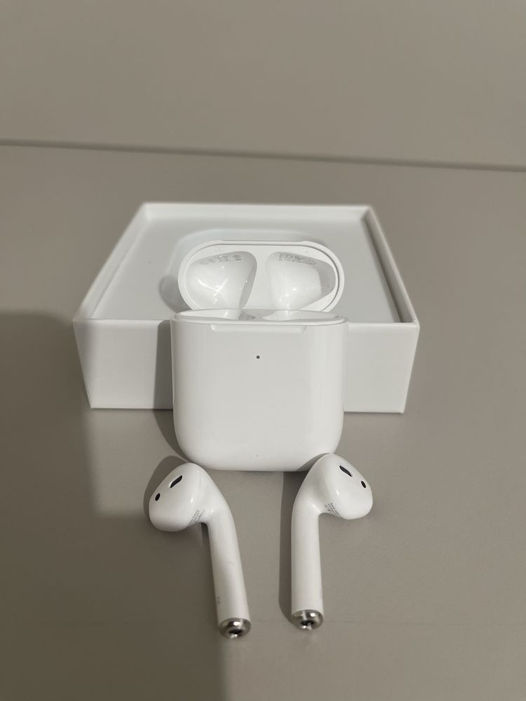 AirPods gen 2 aproape noi