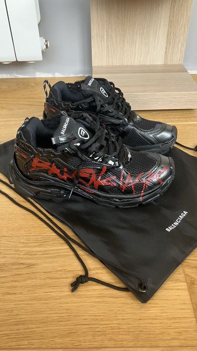 Balenciaga runner graffiti