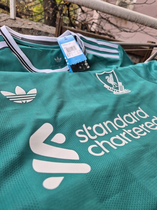 Фланелка на Ливърпул 25/26 ХЛ с името на Райън Гравенберх.