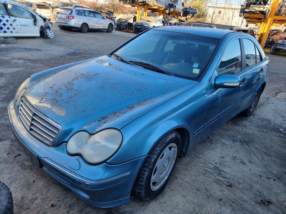 bara fata spate armatura grila capota trager calandru haion portbagaj mercedes c class w203 c200 motor 2.2cdi  om611 136CP dezmembrez dezmembrari
