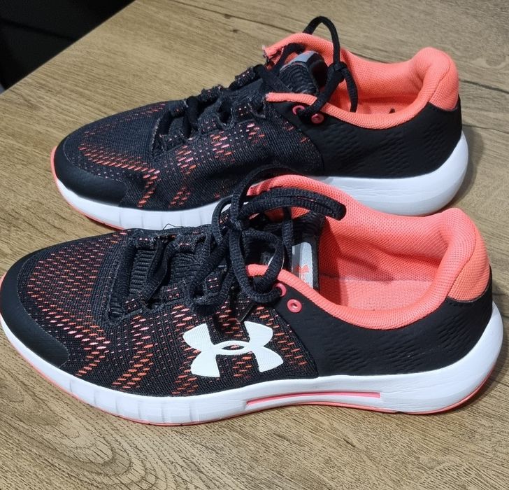 Adidasi pt femei under armour